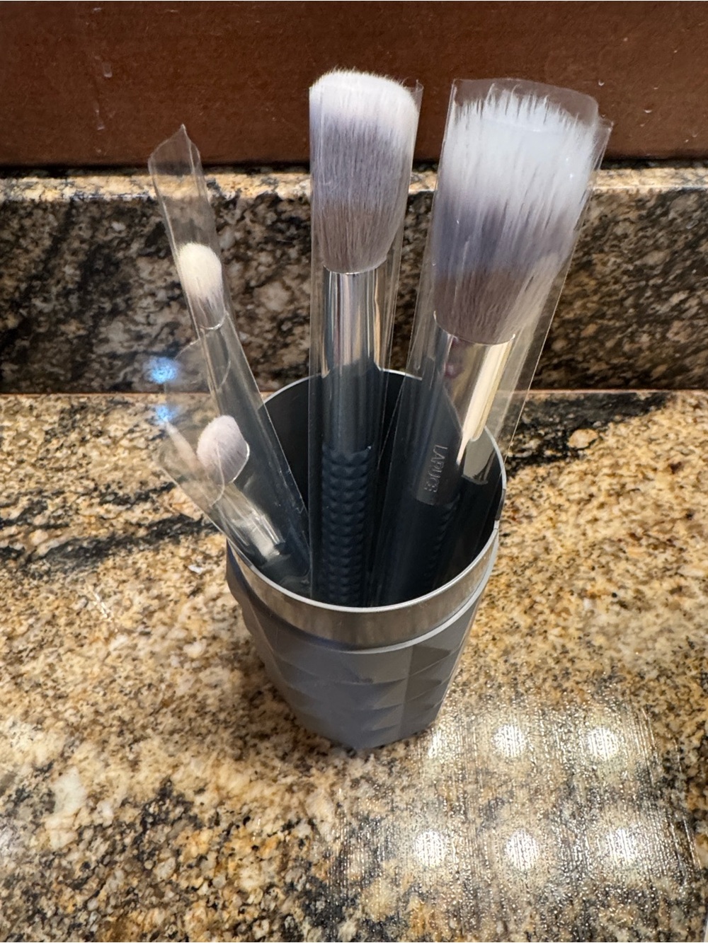 Laruce Beauty Gray/Blue Makeup Brush Set in Holder